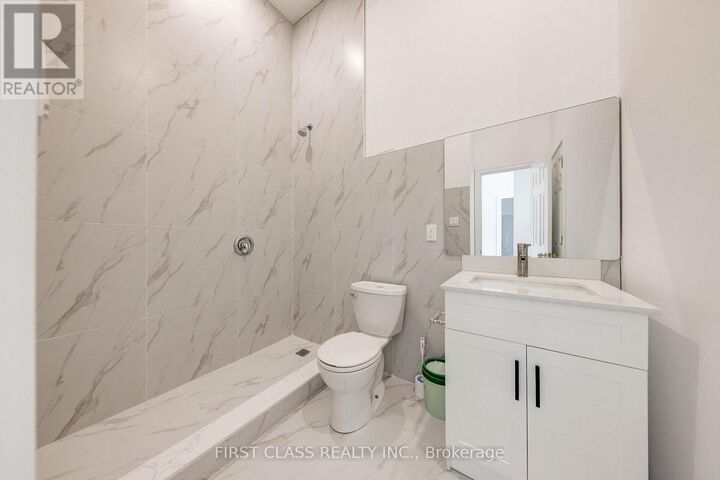 Property Photo:  364 Huron Street 301  ON M5S 2G4 