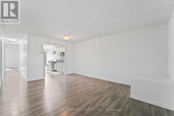 Property Photo:  87 Rundle Crescent  ON L4N 8E6 