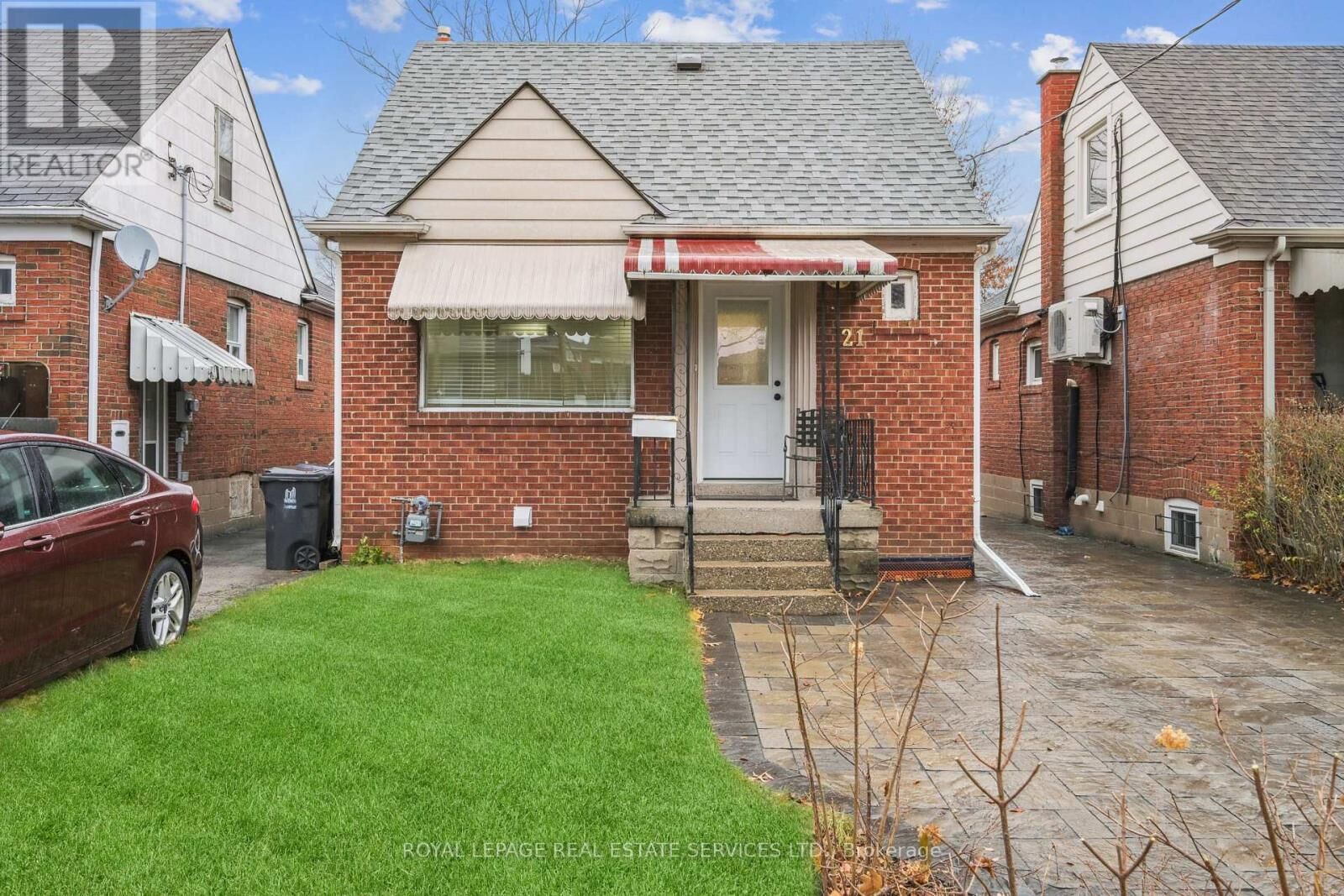 Property Photo: 21 Holbrooke Avenue ON M8Y 3B1