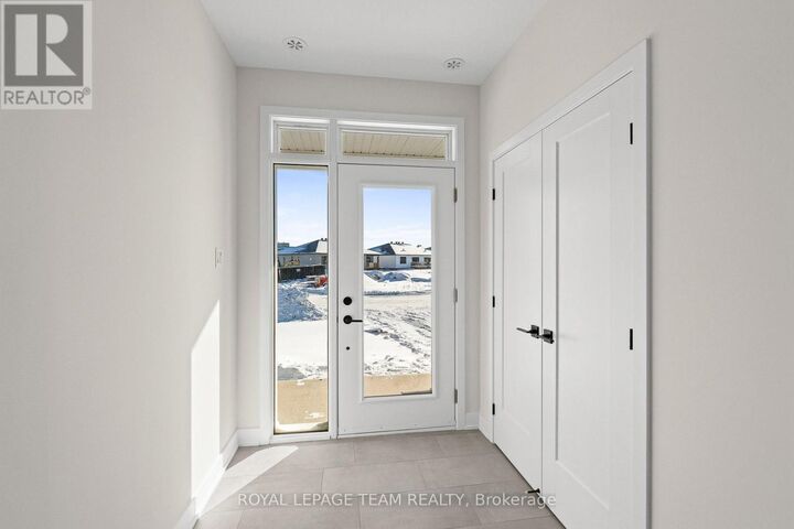 Property Photo: 1136 Moore Street 2 ON K6V 0H2
