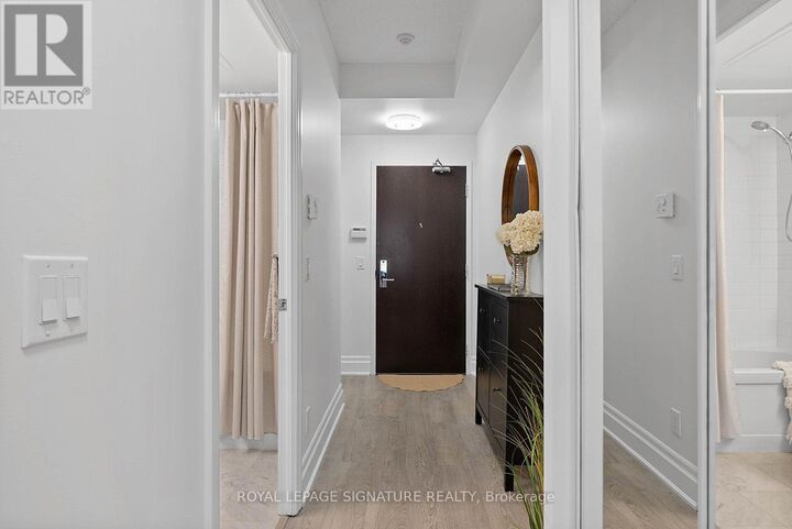 Property Photo: 131 Upper Duke Crescent 412 ON L6G 0C9