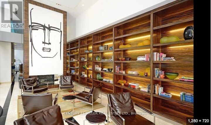 Property Photo:  38 Grenville Street 3010  ON M4Y 1A5 