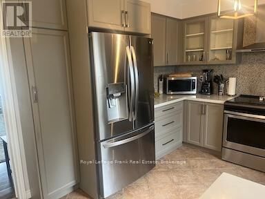 Property Photo:  15 Enzo Crescent  ON L9P 1M2 