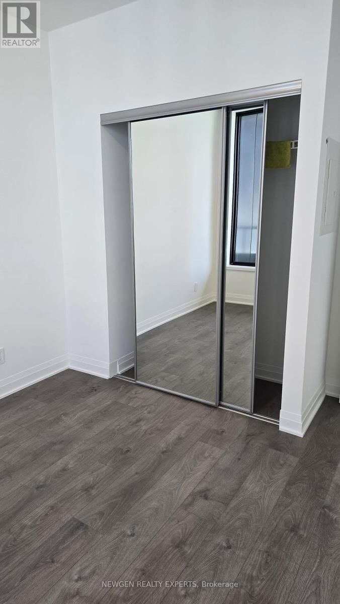 Property Photo:  4023 The Exchange 2406  ON L5B 0N4 