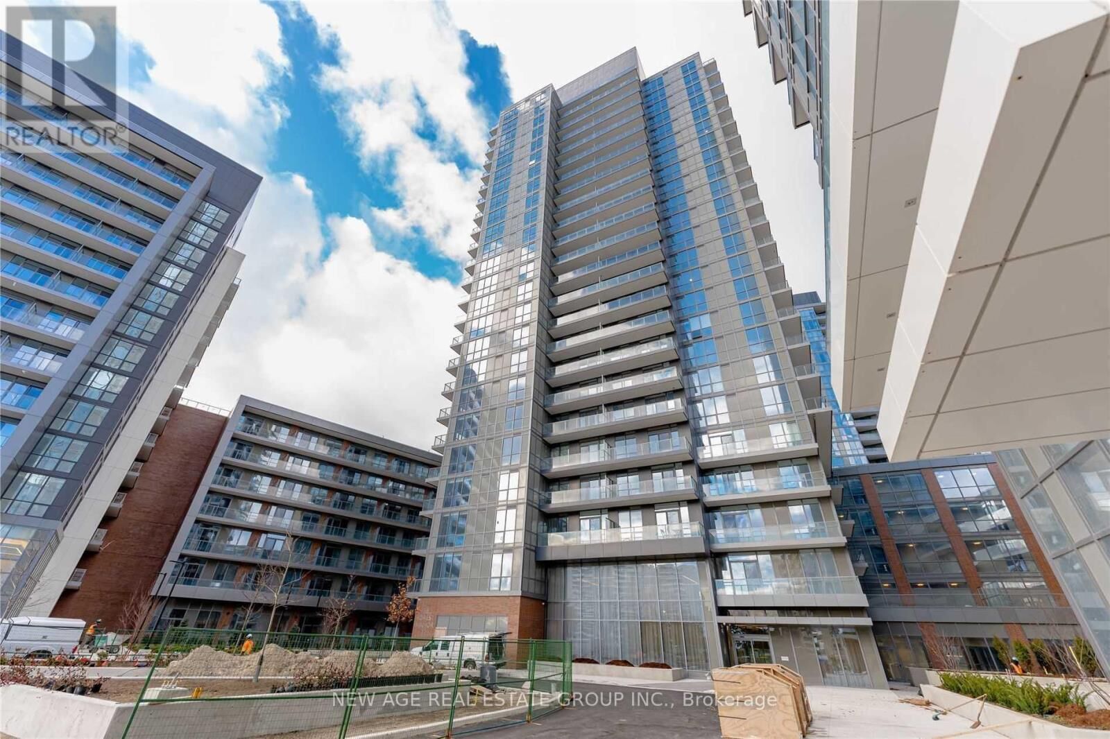 Property Photo: 38 Forest Manor Road 209 ON M2J 1M1