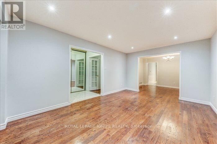 Property Photo:  23 Longbow Square  ON M1W 2W6 