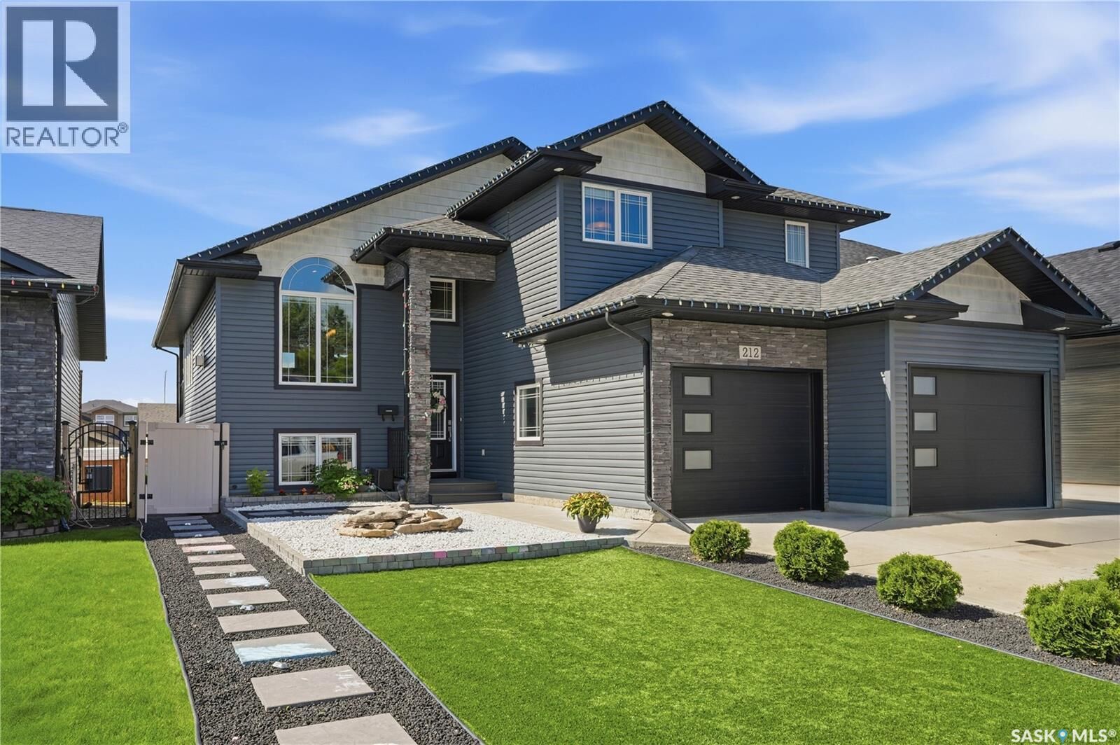 Property Photo:  212 Glenwood Terrace  SK S0K 0A2 