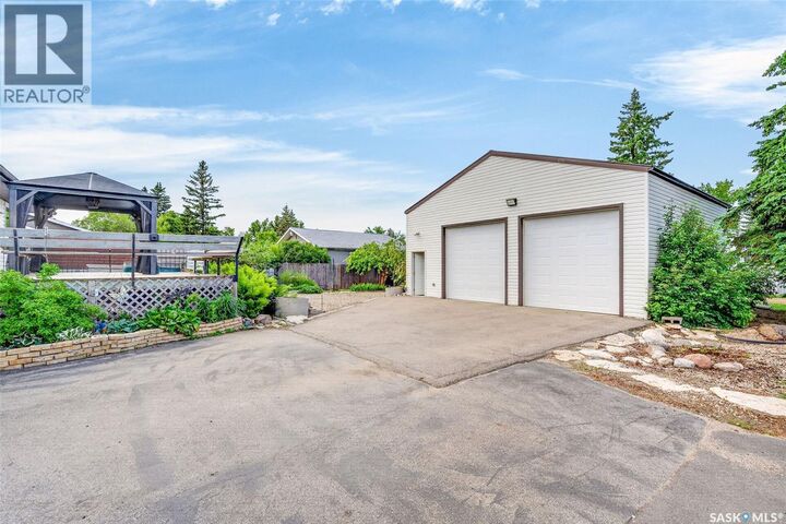 Property Photo:  114 Hatton Avenue E  SK S0E 1A0 