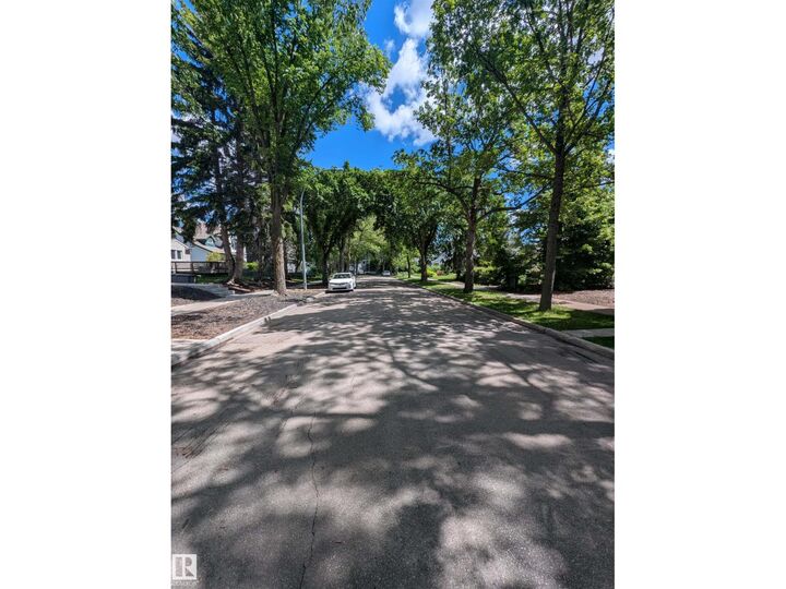 Property Photo:  10922 62 Av NW  AB T6H 1N2 
