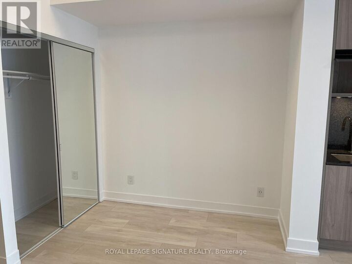 Property Photo: 25 Adra Gardo Way 701 ON M2J 0H6
