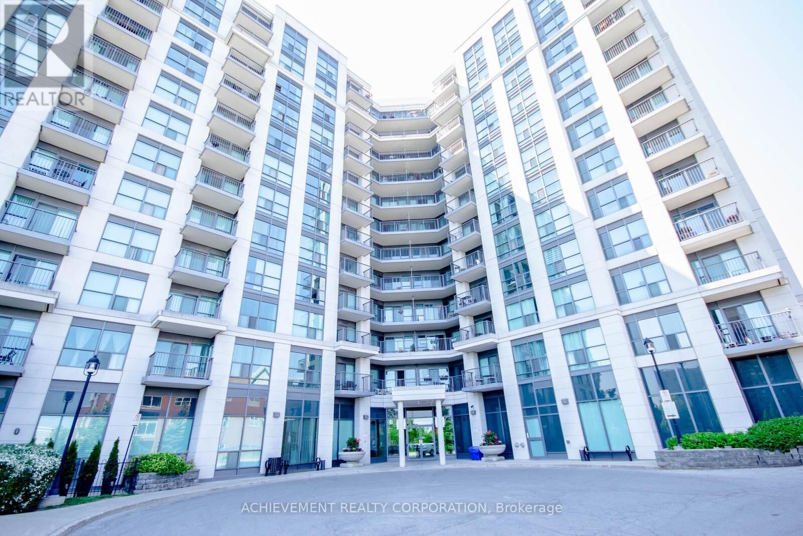 Property Photo:  185 Oneida Crescent 1115  ON L4B 0B1 