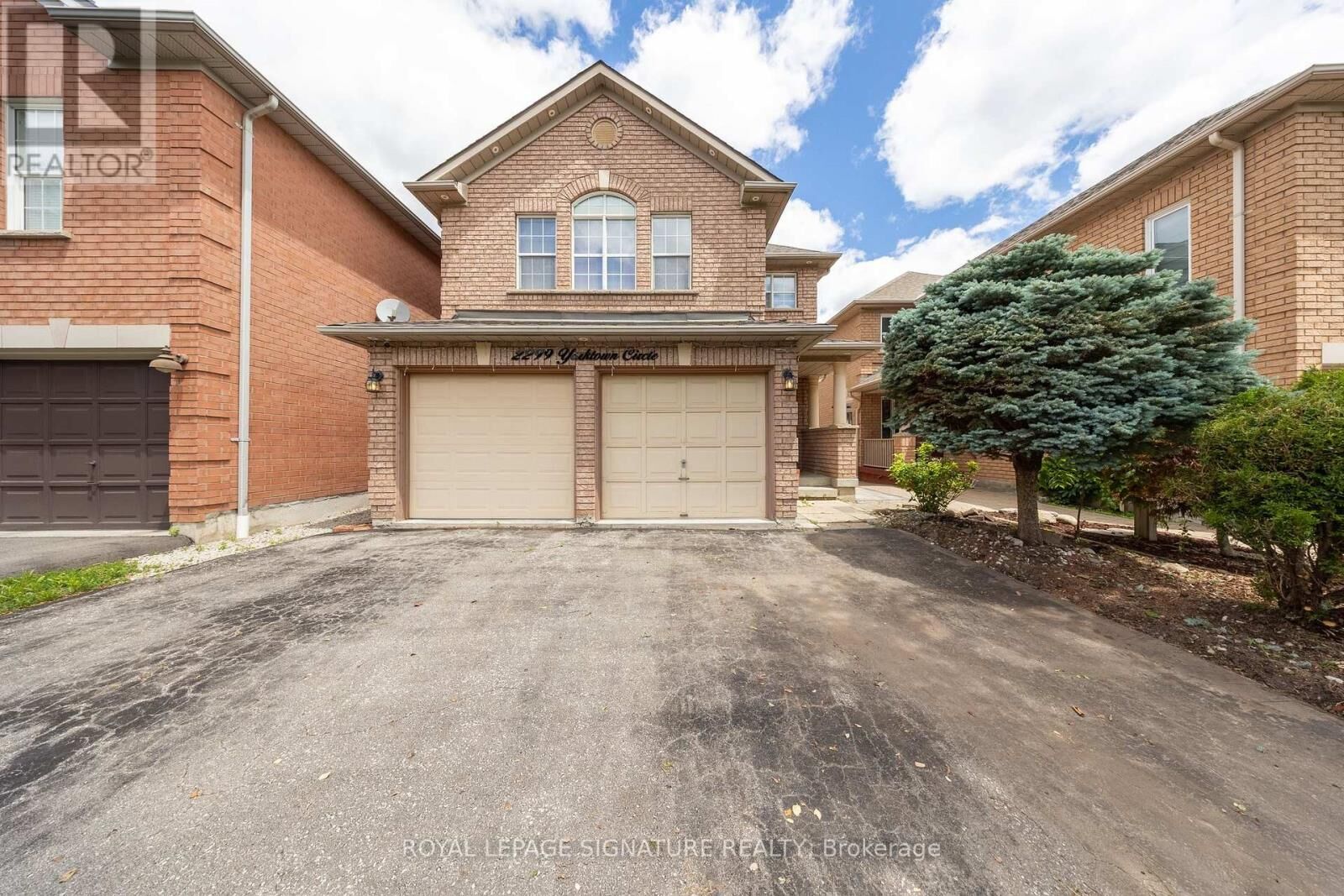 Property Photo: 2299 Yorktown Circle ON L5M 5Y1