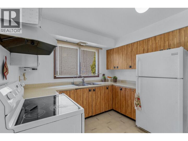 Property Photo: 379 Killoren Crescent BC V2M 6J8