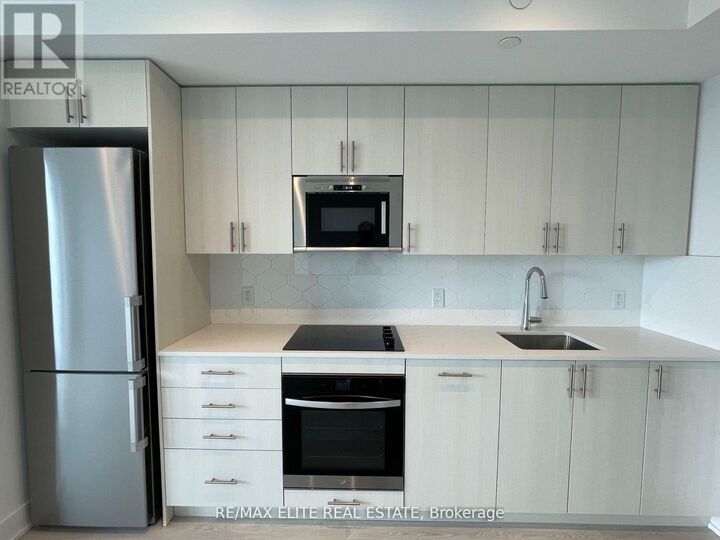 Property Photo:  2545 Simcoe Street North 2715  ON L1L 0W3 