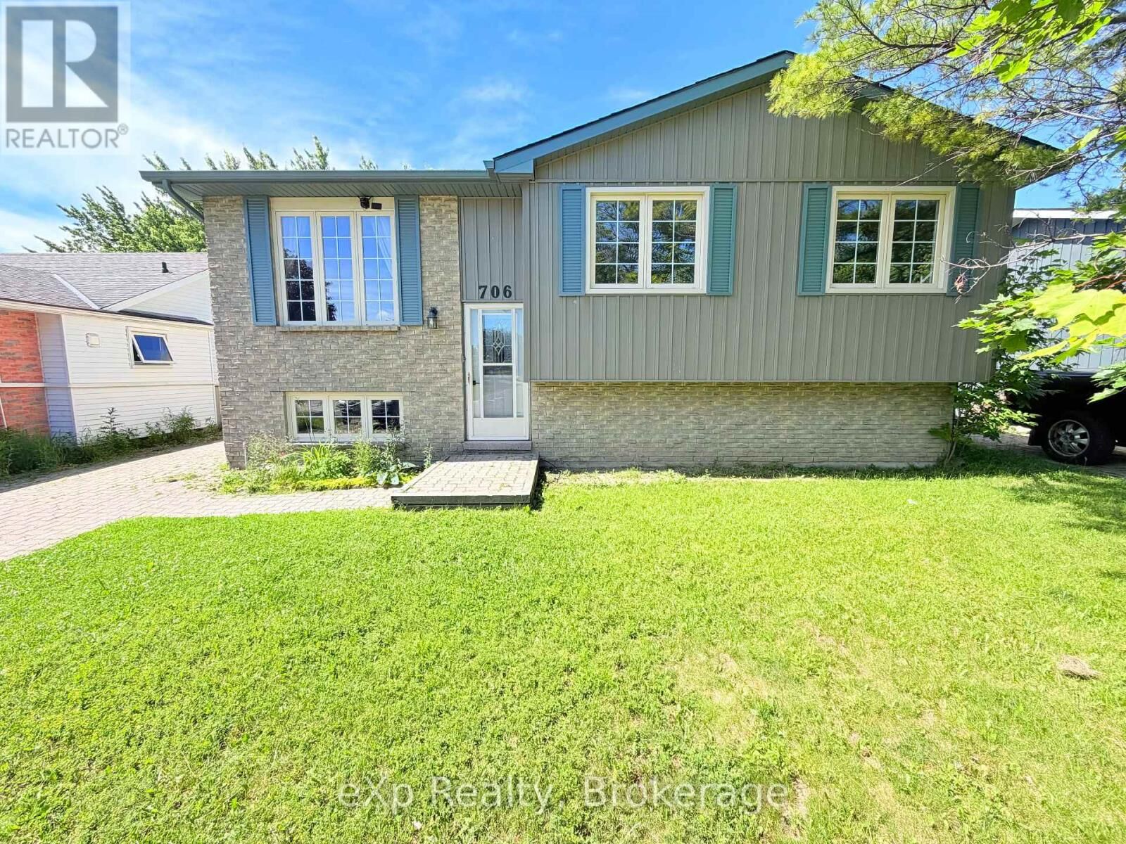 Property Photo:  706 Brownell Drive  ON N2Z 1N4 