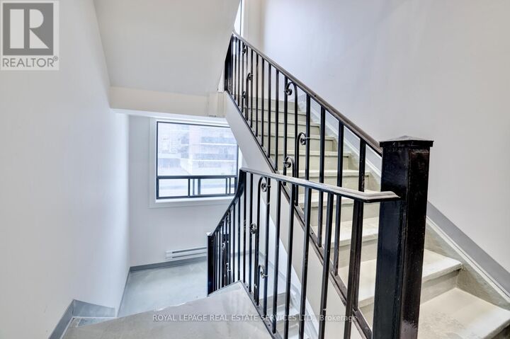 Property Photo: 20 Duke Street 9 ON L8P 1X1