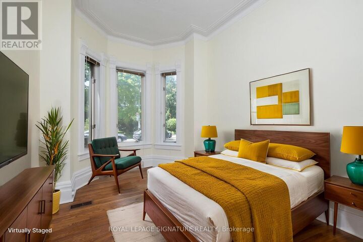 Property Photo:  199 Major Street  ON M5S 2L4 