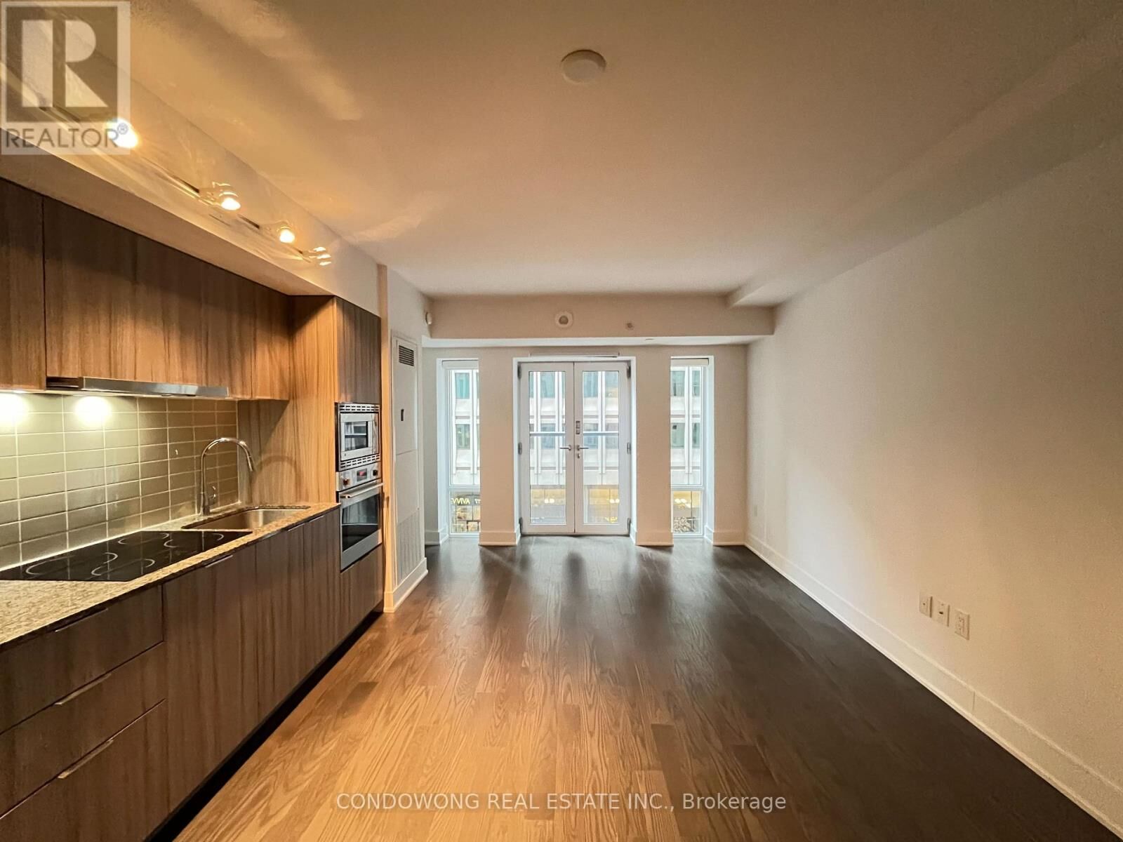Property Photo:  955 Bay Street 418  ON M5S 0C6 
