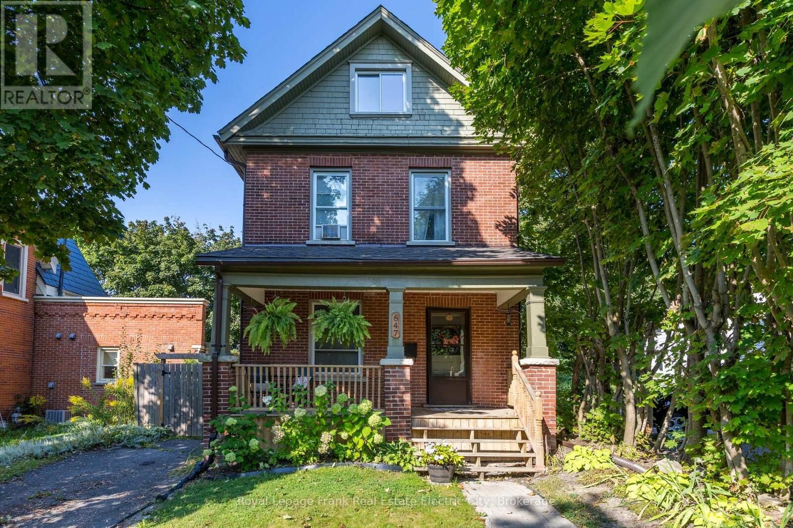 Property Photo:  647 Bethune Street  ON K9H 4A2 