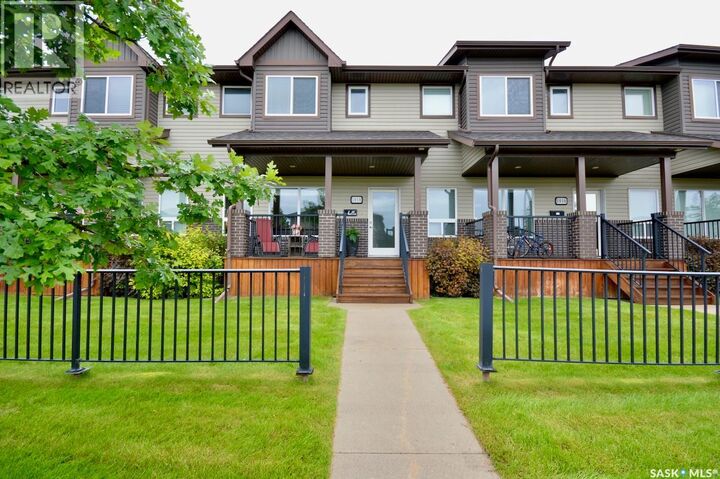 Property Photo: 1018 Willowgrove Crescent SK S7W 0H7