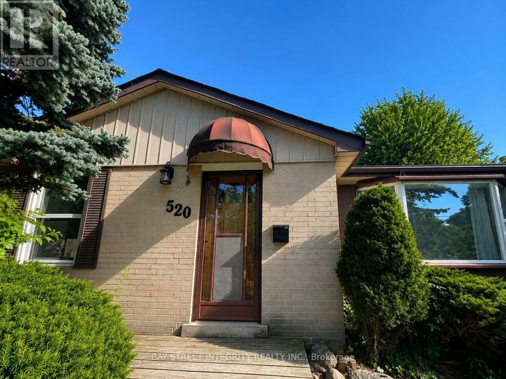 Property Photo: 520 Lynett Crescent ON L4C 2V9