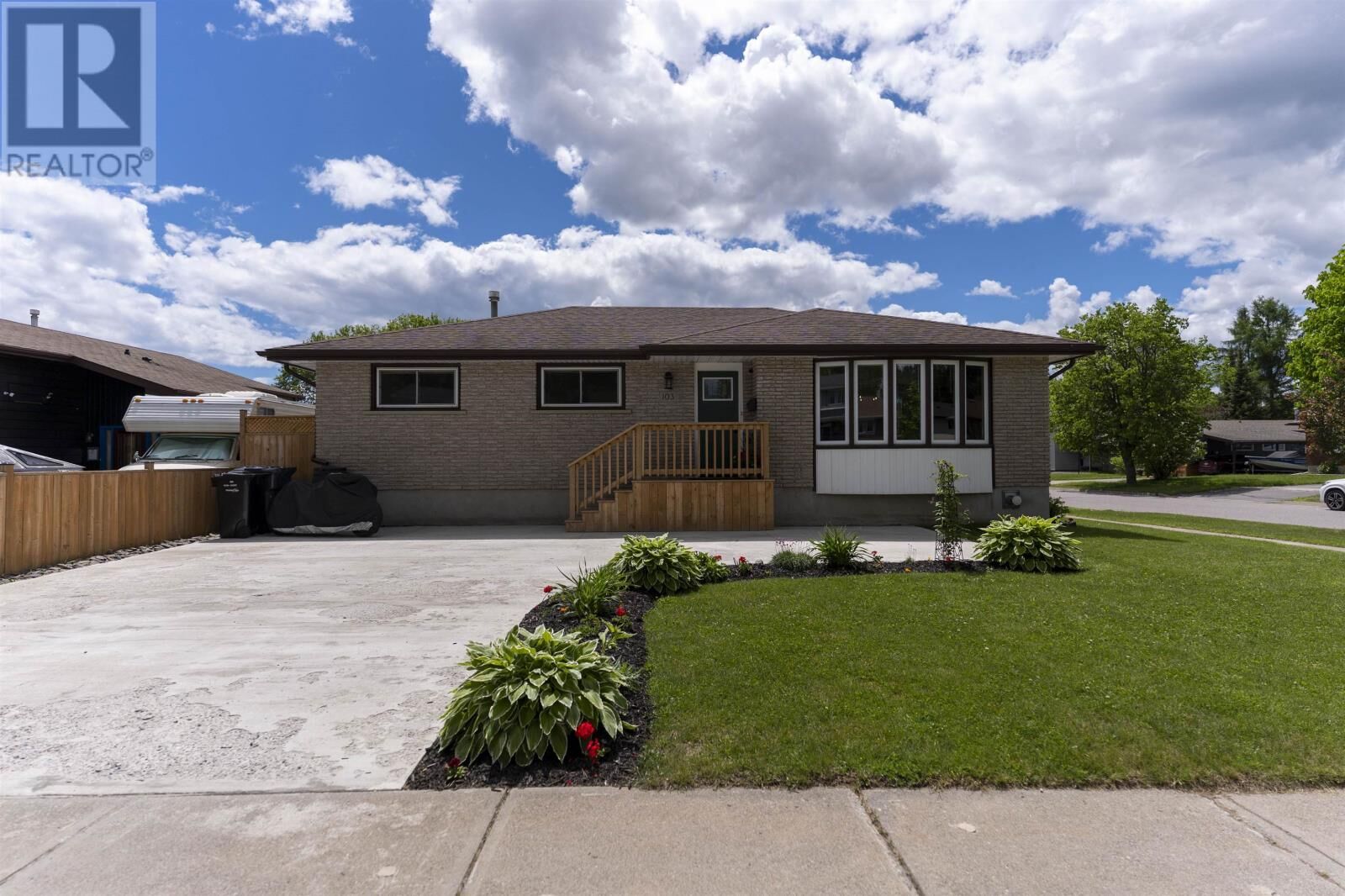 Property Photo:  103 Welland St  ON P7A 7T7 