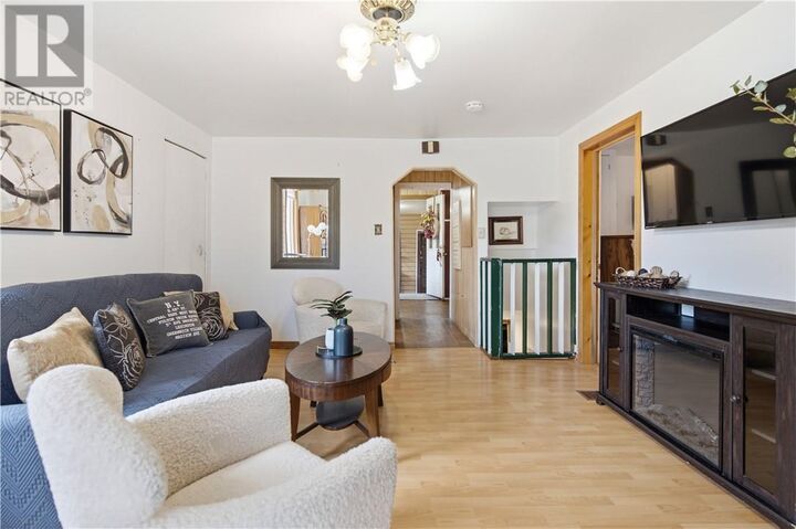Property Photo:  936 Bancroft Drive  ON P3B 1P9 