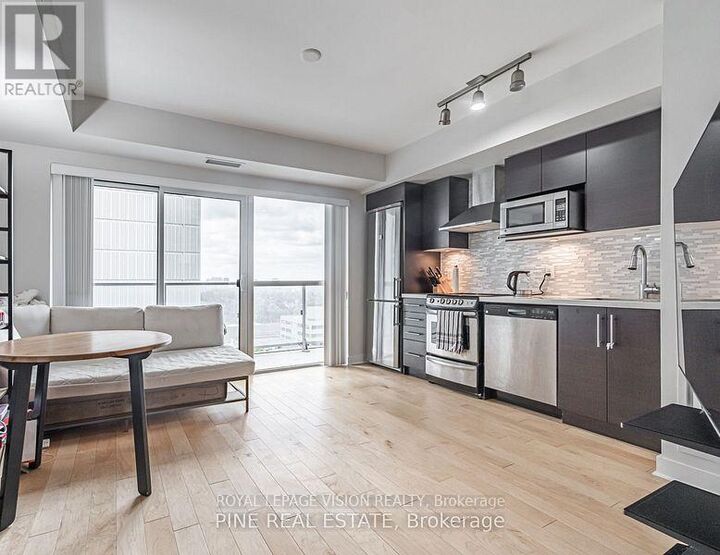 Property Photo:  58 Orchard View Boulevard 1109  ON M4R 1B9 