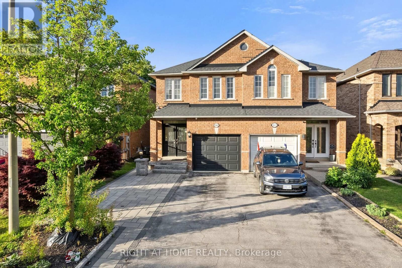 Property Photo:  1811 Creek Way  ON L7L 6R1 