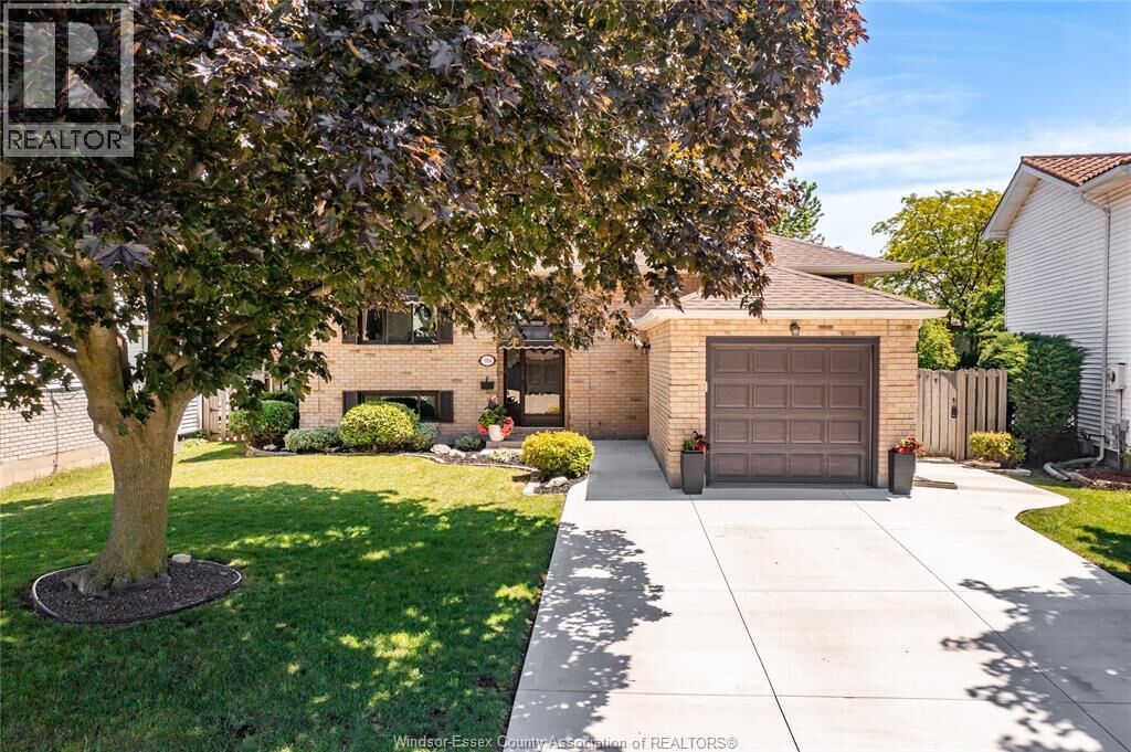 Property Photo:  384 Amberly Crescent  ON N8N 3M3 