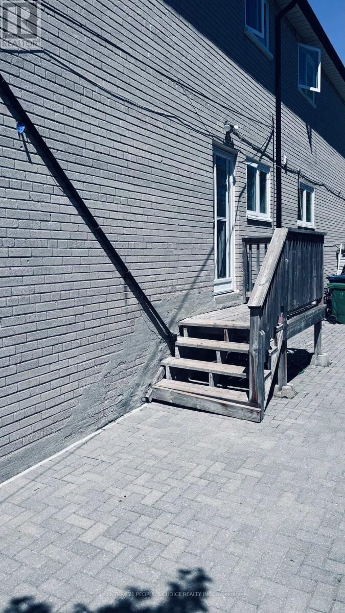Property Photo:  812 Ellesmere Road  ON M1P 2W4 