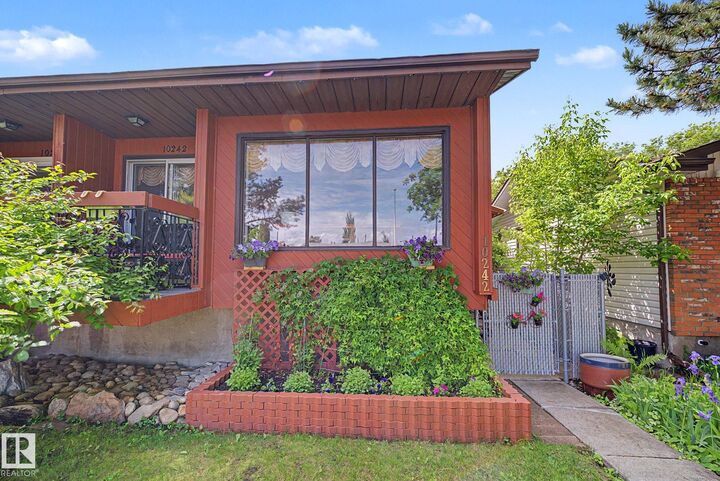 Property Photo:  10242 161 Street NW  AB T5P 3J1 