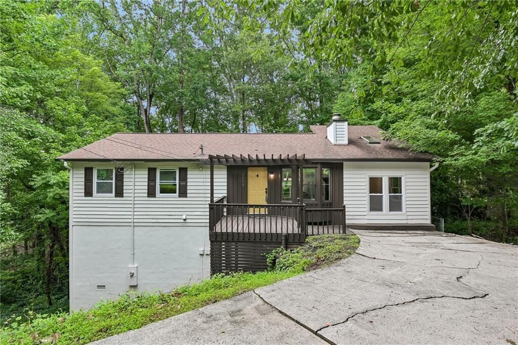 Property Photo: 2272 Vistamont Drive GA 30033