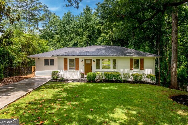 Property Photo:  2093 Wildrose Drive  GA 30032 