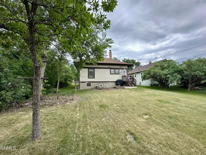 Property Photo:  717 4th Avenue  ND 58577 