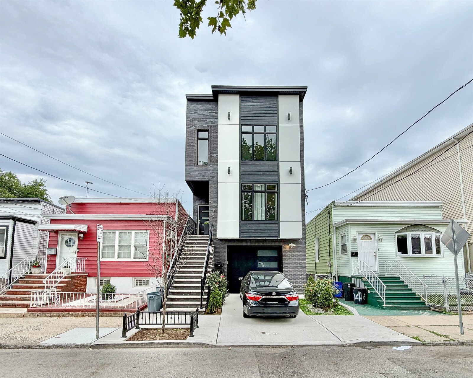 Property Photo:  362 Virginia Ave 2  NJ 07304 