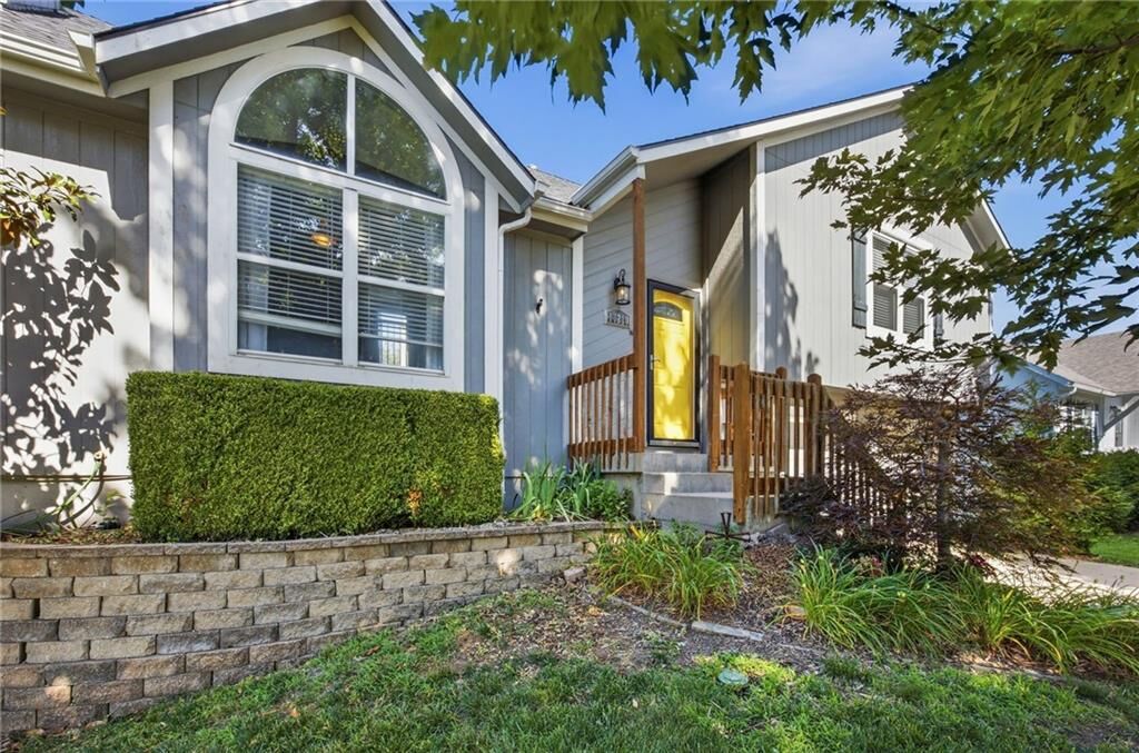 Property Photo:  17210 S Walter Street  KS 66030 