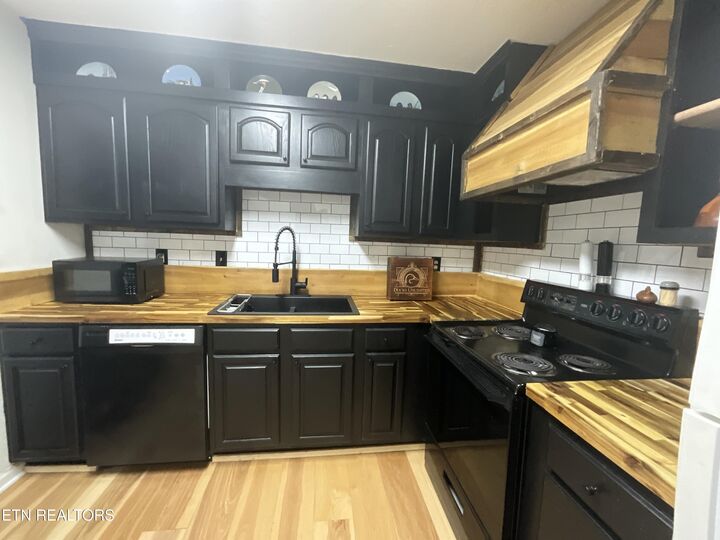 Property Photo: 100 Village Way E TN 37763