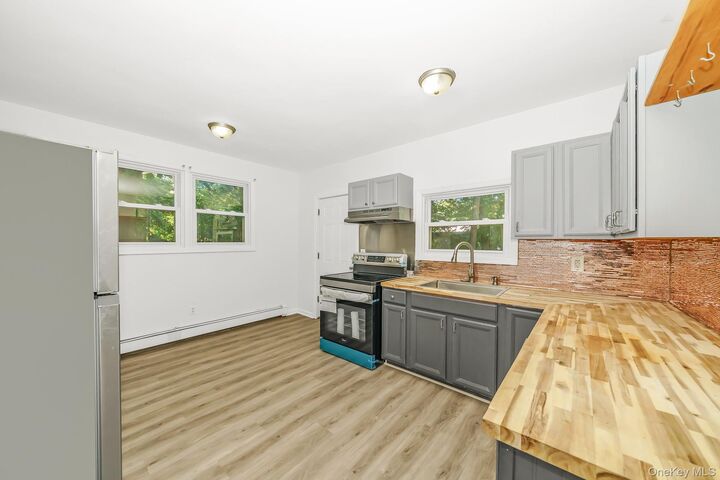 Property Photo:  7 Laurelton Avenue  NY 11784 