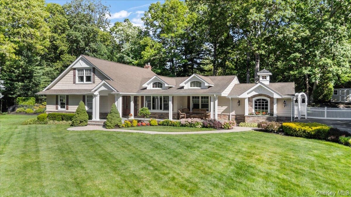Property Photo:  10 Serene Court  NY 11746 