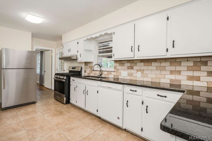 Property Photo: 1835 Hill Hedge Drive AL 36106