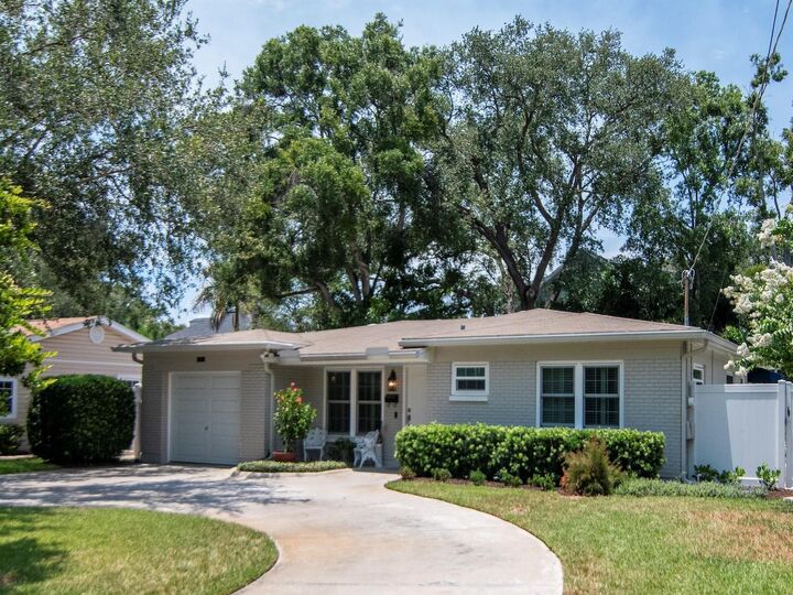 Property Photo: 4415 W San Carlos Street FL 33629