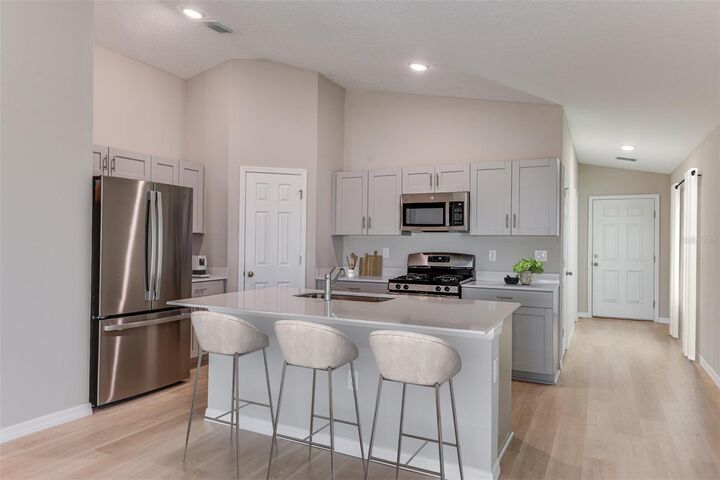 Property Photo: 33607 Noble Creek Place FL 33525