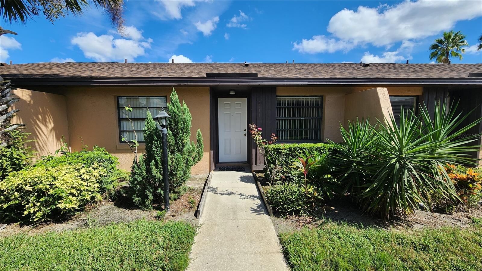 Property Photo:  2211 Margarita Court 2211  FL 34741 