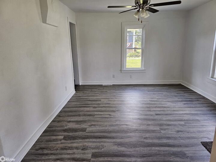 Property Photo:  427 East Street  IA 50112 