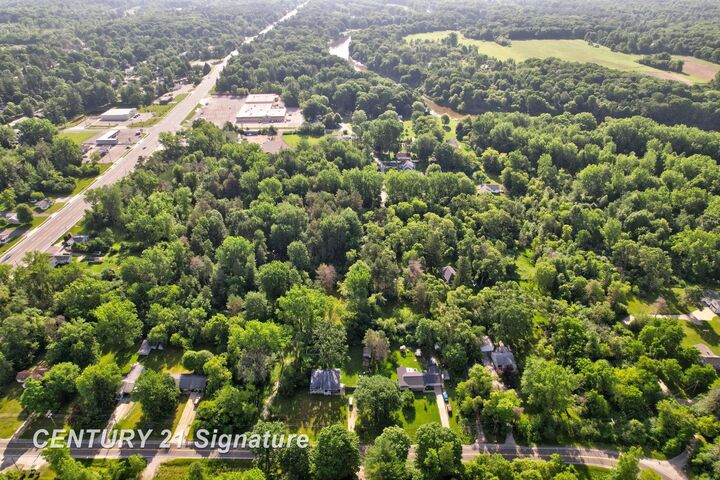 Property Photo: 1948 E Chippewa River Road MI 48640