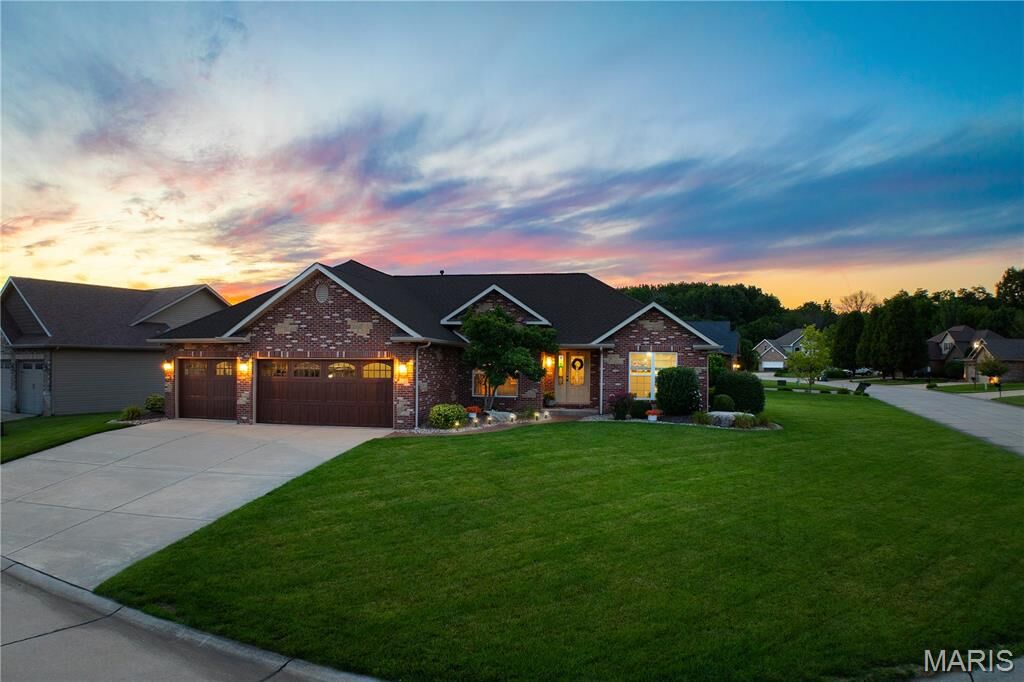 Property Photo:  137 Stonebridge Bluff Drive  IL 62062 