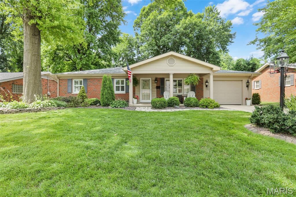 Property Photo: 537 Buena Vista Street IL 62025