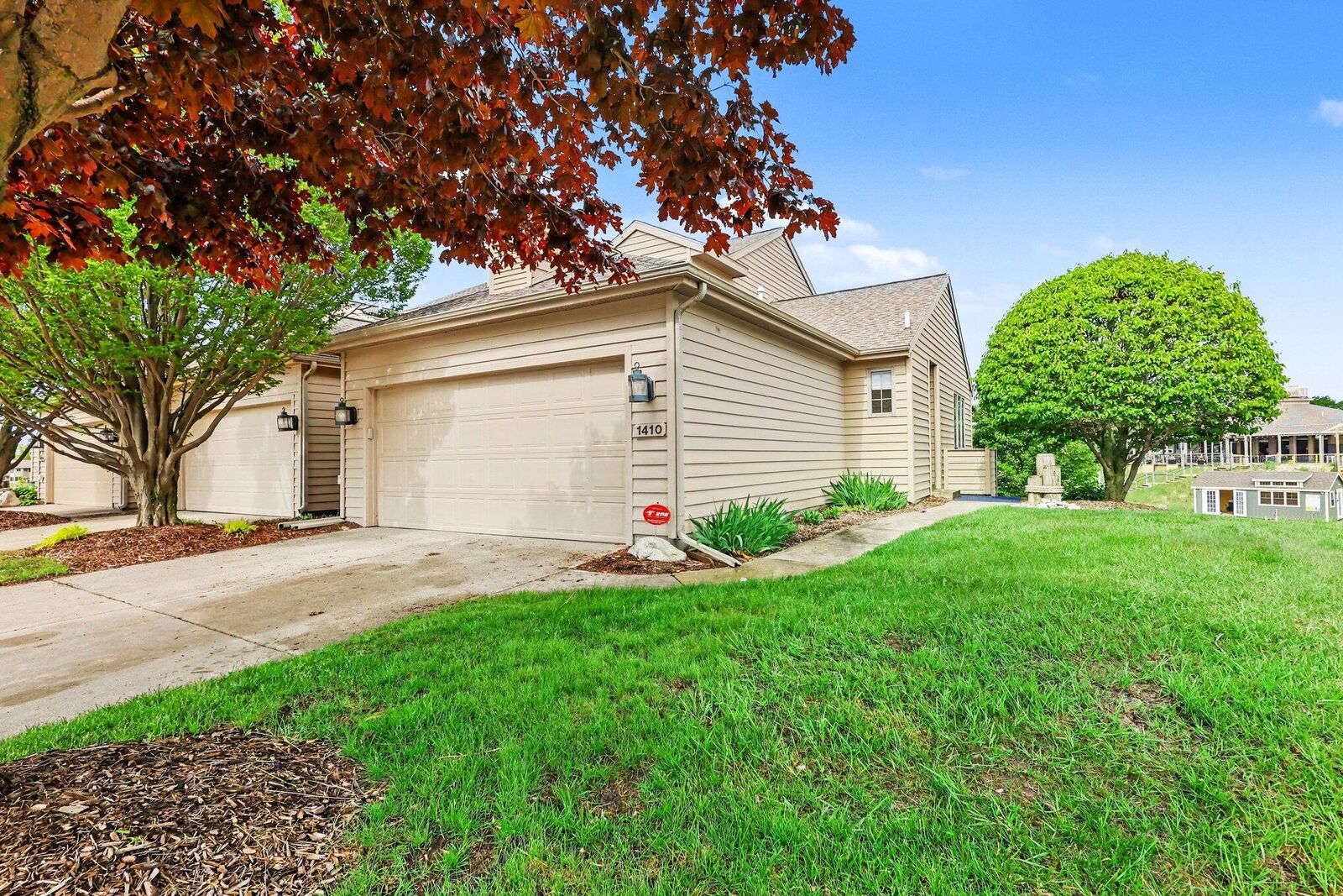 Property Photo: 1410 E Harbour Towne Circle MI 49441