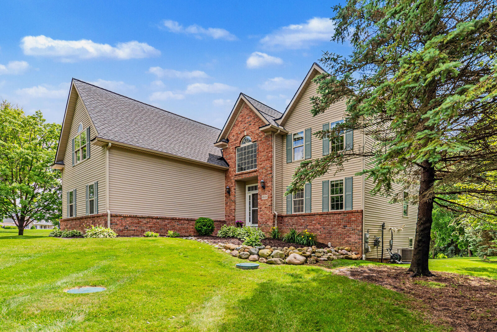 Property Photo: 5542 Deer Run Lane MI 48130
